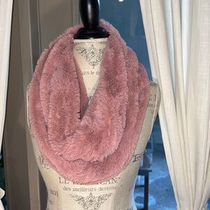 Lavello Posh Plush pink mauve rose soft infinity neck scarf one size fits all​​